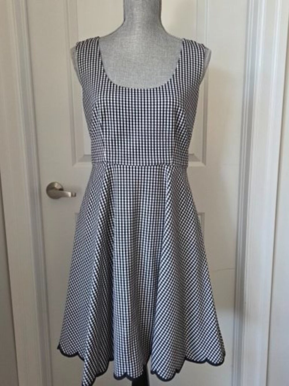 Kate Spade Gingham Scalloped hem dress black/white sleeveless size med